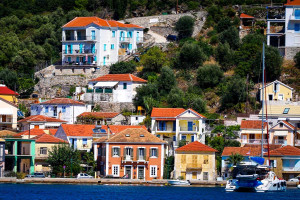 Χωροταξικό Τουρισμού: «Κόφτης» για Airbnb, νέοι κανόνες για ξενοδοχεία και νησιά