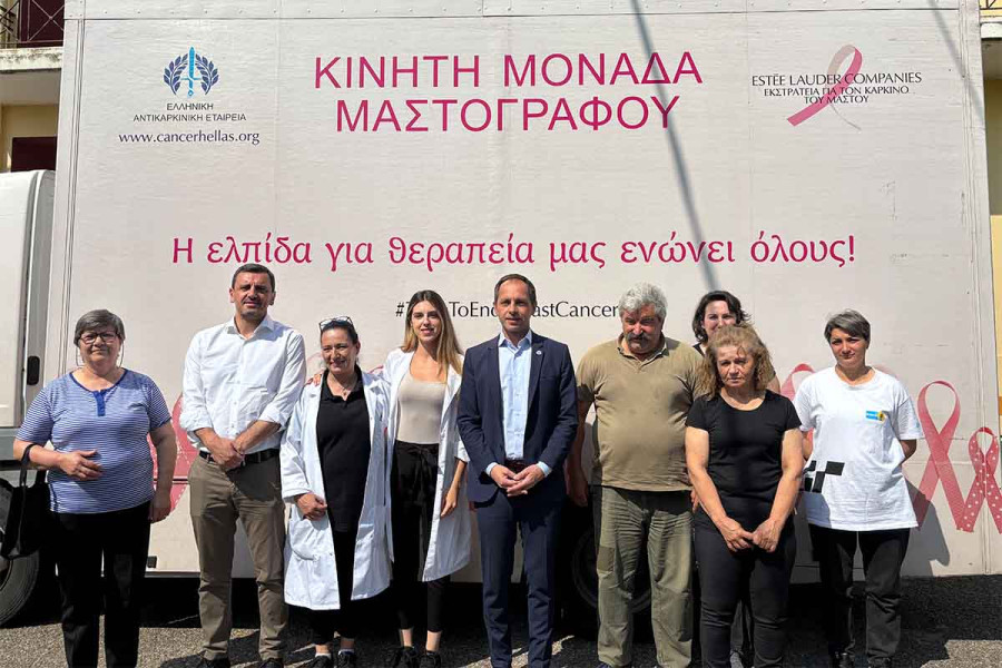 Ο Α. Νικολακόπουλος στην Κινητή Μονάδα Μαστογράφου της Ελληνικής Αντικαρκινικής Εταιρίας στις ΔΕ της Ολυμπίας