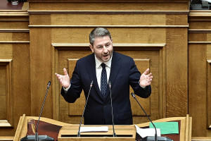 Μετωπική Μητσοτάκη - Ανδρουλάκη: «Από σπόντα αξιωματική αντιπολίτευση»