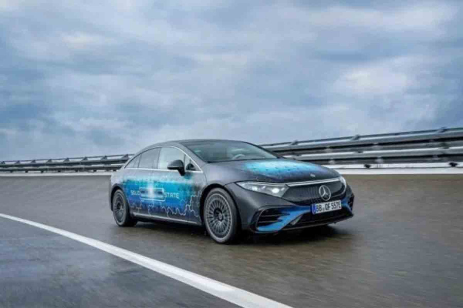 Μπαταρία στερεού τύπου από τη Mercedes-Benz