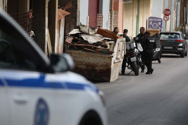 Βρέθηκε τμήμα όλμου στον Πειραιά - Διακοπή κυκλοφορίας στη Δραγατσανίου