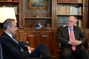 Μητσοτάκης: Μειώνουμε φόρους, αυξάνουμε μισθούς - Επιστρέφουμε το πλεόνασμα στην κοινωνία
