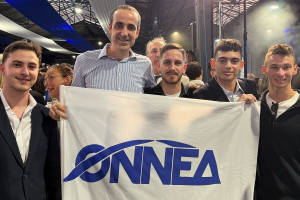 Η θερμή υποδοχή στον Γρηγόρη Δημητριάδη στην εκδήλωση για τα 52 χρόνια της ΝΔ