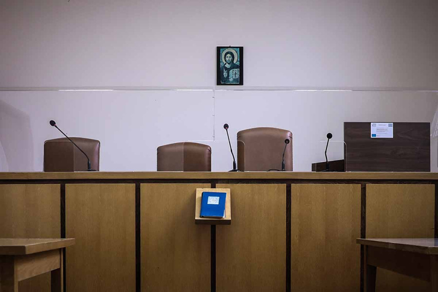 Πάτρα: Κακουργήματα για τον «ερωτευμένο» καθηγητή