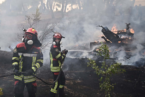 Για πέμπτη συνεχόμενη ημέρα μαίνεται η μεγάλη φωτιά που ξεκίνησε από τη Βοιωτία