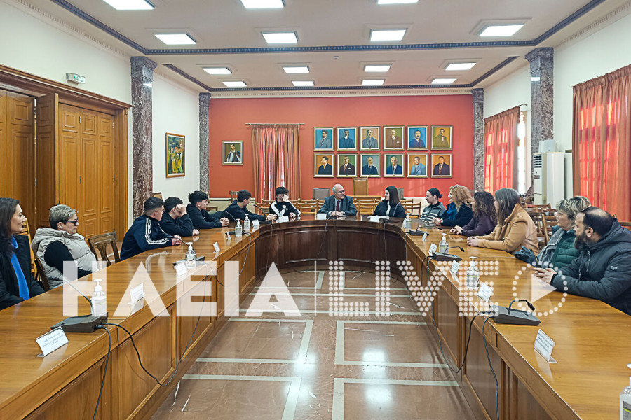 Μαθητές γονείς και εκπαιδευτικοί στον Δήμαρχο Πύργου για την επικινδυνότητα οδοστρώματος