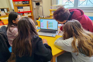 STEM μεταμορφώσεις στο MAKERSPACE «ΝΤΙΝΑ ΑΙΛΙΑΝΟΥ-ΤΣΙΓΚΟΥ» της Δημόσιας Ιστορικής Βιβλιοθήκης Ανδρίτσαινας με αφορμή την παγκόσμια ημέρα παιδικού βιβλίου