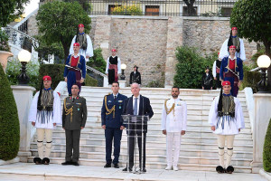 Επέτειος για την αποκατάσταση της Δημοκρατίας: Τα μηνύματα των πολιτικών αρχηγών και η δεξίωση στο Προεδρικό