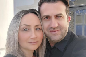 Βαρύ πένθος για τον Ηλείο σεναριογράφο - ηθοποιό Γιάννη Γαλανόπουλο - "Έφυγε" από τη ζωή η σύζυγός του