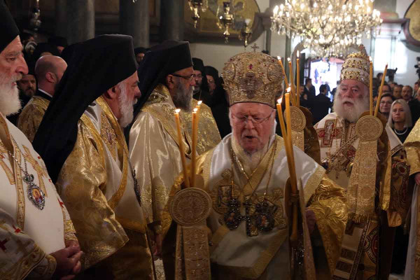 Μεγάλη Παρασκευή: Ακολουθία του Επιταφίου Θρήνου και Περιφορά του Επιταφίου στο Φανάρι - Live