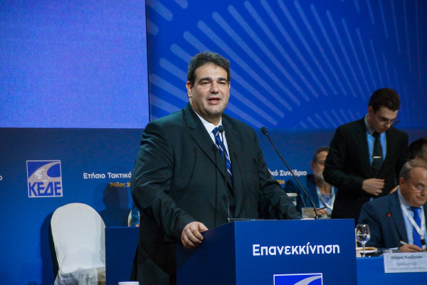 Αυτοδιοικητικές εκλογές: «Μούδιασμα» και απορίες μετά τις εξαγγελίες του Υπ. Εσωτερικών στο συνέδριο της ΚΕΔΕ
