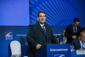 Αυτοδιοικητικές εκλογές: «Μούδιασμα» και απορίες μετά τις εξαγγελίες του Υπ. Εσωτερικών στο συνέδριο της ΚΕΔΕ