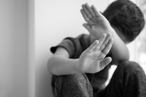 Περιστέρι: «Τα παιδιά ήταν άπλυτα, αδύνατα και με μεγάλα ρούχα, ζούσαν σε ταράτσα» λέει γείτονας
