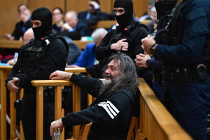 Δίκη Χρυσής Αυγής: Κάθειρξη 13 ετών σε Μιχαλολιάκο, Κασιδιάρη και 4 ακόμη - Ισόβια στον Ρουπακιά