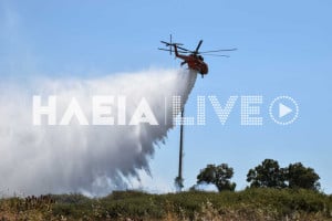 Αναγκαστική προσθαλάσσωση για πυροσβεστικό ελικόπτερο στην Ελευσίνα - Καλά στην υγεία τους οι χειριστές