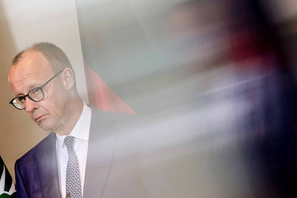 Δημοσκόπηση: Πρώτη η Ακροδεξιά στη Γερμανία, δυσαρέσκεια για τα μέτρα του Φρίντριχ Μερτς