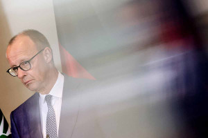 Δημοσκόπηση: Πρώτη η Ακροδεξιά στη Γερμανία, δυσαρέσκεια για τα μέτρα του Φρίντριχ Μερτς