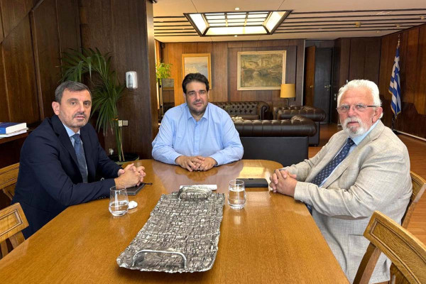 Σε εποικοδομητικό κλίμα η συνάντηση του Δημάρχου Ήλιδας Χρήστου Χριστοδουλόπουλου με τον Υπουργό Εσωτερικών Θεόδωρο Λιβάνιο