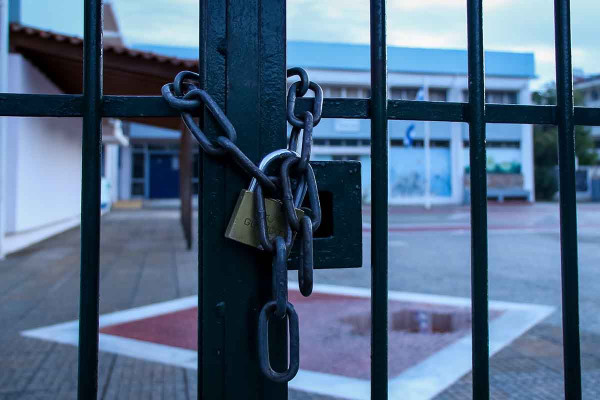 Κολωνός - Αυτοκτονία διευθύντριας: Έρευνα από τη Διεύθυνση Εκπαίδευσης -Τι απαντά για το «bullying»