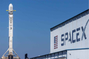 Η SpaceX σε διαπραγματεύσεις για συγχώνευση με την Τesla και άλλες εταιρείες του Μασκ
