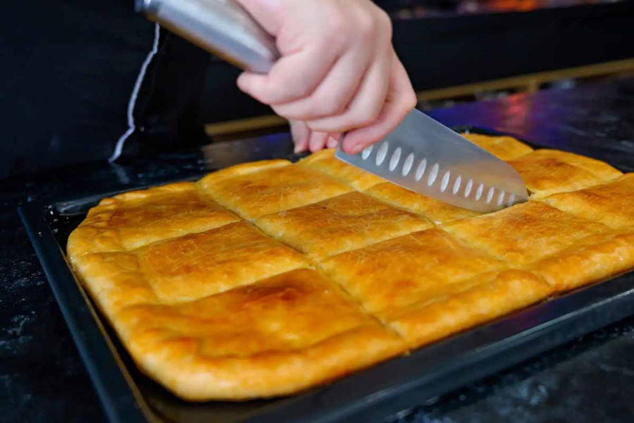 Εύκολα και Αφράτα Τυροπιτάρια Κουρού