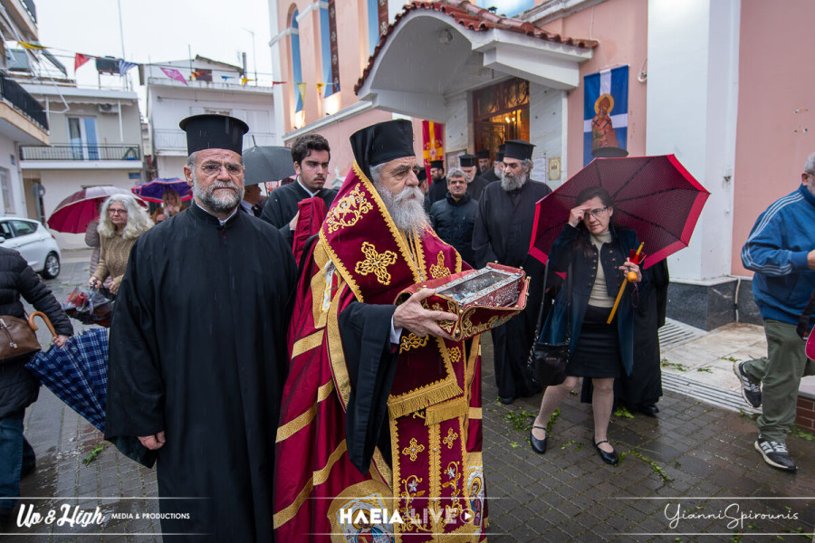 Σε κλίμα κατάνυξης η υποδοχή της Τιμίας Δεξιάς Χειρός του Αγίου Σπυρίδωνος στον Πύργο