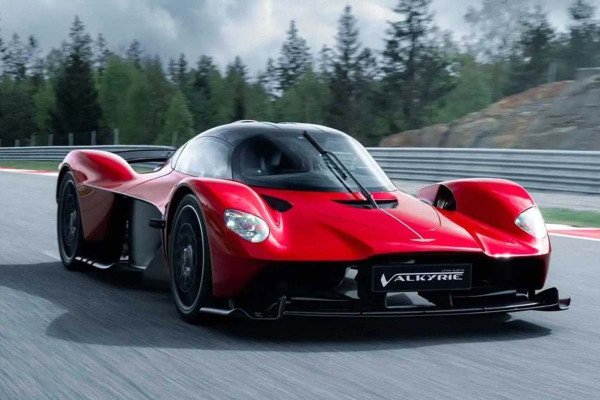 Aston Martin Valkyrie: Μία από τις πιο μικρές ανακλήσεις παγκοσμίως