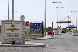 Κύπρος: Ηχούν ξανά οι σειρήνες, απογειώθηκαν μαχητικά αεροσκάφη – Εκκενώνονται οι Βάσεις (upd)