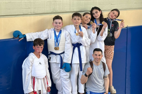 Εντυπωσιακή Παρουσία και 15 Μετάλλια στο Κιάτο για τον Σύλλογο ΑΣ Καράτε Μαχητές Ηλείας