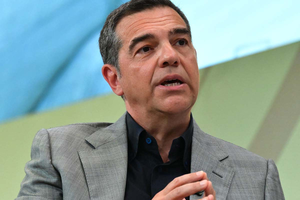 Τσίπρας: Όπου και να σταθούμε αυτές τις μέρες, η Ελλάδα μας πληγώνει