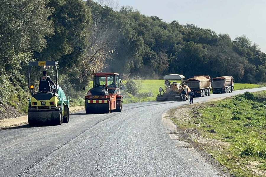 ΠΔΕ: Εργασίες ασφαλτόστρωσης στην Επαρχ. Οδό από Μέλισσα έως Μπόρσι