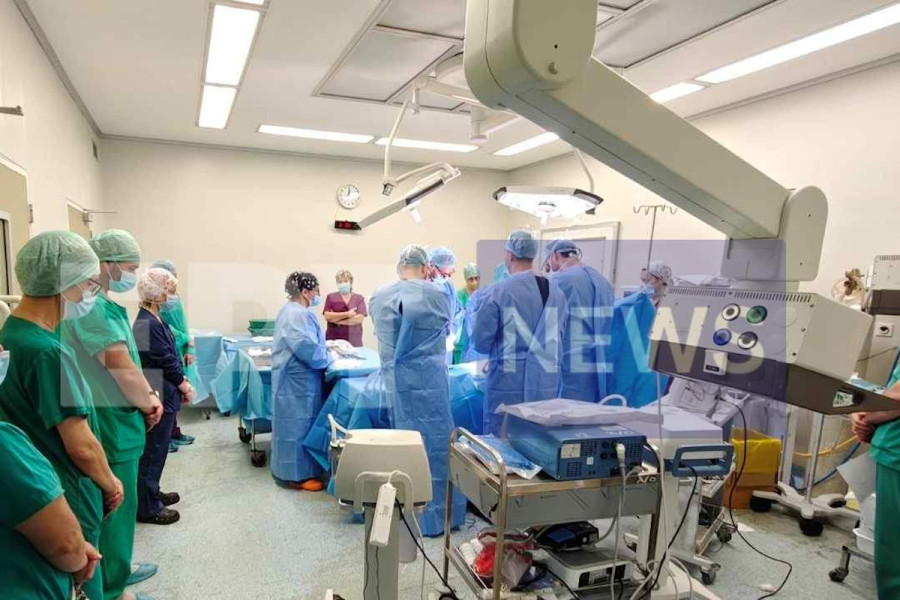 Πάτρα: Οι γιατροί τιμούν τον 14χρονο Σπύρο πριν προχωρήσουν στη λήψη των οργάνων του - Συγκινητικές στιγμές στο Πανεπιστημιακό