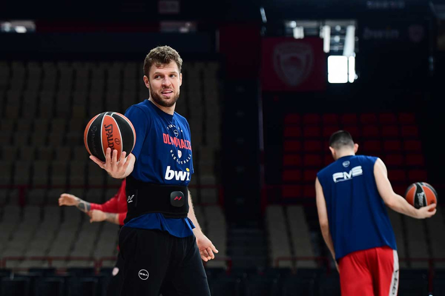 Η κορυφαία πεντάδα του Βεζένκοφ στη Euroleague: Μέσα ο ίδιος και ο Μιλουτίνοφ