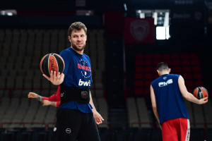 Η κορυφαία πεντάδα του Βεζένκοφ στη Euroleague: Μέσα ο ίδιος και ο Μιλουτίνοφ