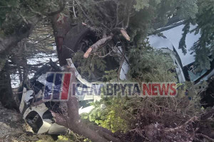 Καλάβρυτα: Σοκαριστικό τροχαίο - Νεαρή οδηγός σώθηκε από θαύμα - Άμορφη μάζα το αυτοκίνητο