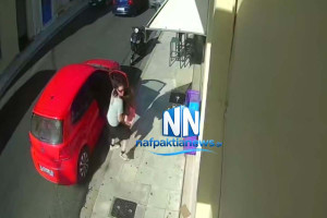 Δείτε βίντεο από το τρομακτικό τροχαίο στη Ναύπακτο: Μητέρα σώζει στο παρά... ένα το παιδί της