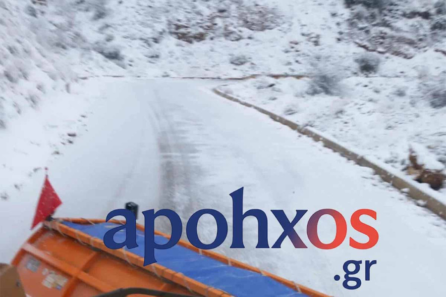 Στα λευκά η Ορεινή Αχαΐα: Εκχιονιστικά μηχανήματα ανοίγουν δρόμους από νωρίς το πρωί (photos)