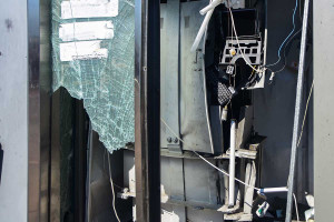 Ληστές διέρρηξαν ΑΤΜ στο Πόρτο Ράφτη με... φορτηγό - Άρπαξαν τις κασετίνες και εξαφανίστηκαν