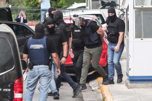 Marfin: Η πολύμηνη έρευνα του ελληνικού FBI και το ανώνυμο mail που οδήγησε στις συλλήψεις