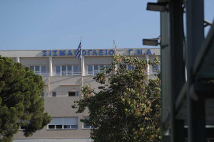 Σισμανόγλειο: «Η μητέρα μου υπέστη ανακοπή την ώρα της εκκένωσης», λέει ο γιος της 83χρονης