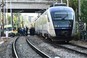 Αθήνα: Νεκρός πεζός που παρασύρθηκε από τρένο στην Κωνσταντινουπόλεως - Προσπάθησε να διασχίσει κάθετα τη γραμμή