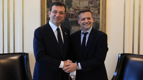 Δούκας: Η προφυλάκιση Ιμάμογλου σοβαρό πλήγμα κατά της δημοκρατίας - Εκρέμ, δεν είσαι μόνος