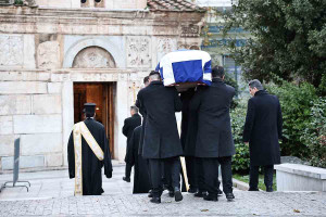Πριγκίπισσα Ειρήνη: Στο παρεκκλήσι της Μητρόπολης η σορός της – Θα ταφεί δίπλα στον τέως βασιλιά Κωνσταντίνο