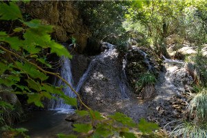 Κατέρρευσε η πρώτη γέφυρα προς το Πολυλίμνιο - Τέλος η πρόσβαση στο δημοφιλές χώρο φυσικής ομορφιάς