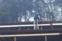 Τραυματίστηκαν πυροσβέστες στη μεγάλη φωτιά της Χαλκιδικής