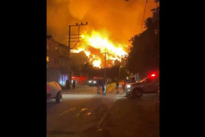 Τουρκία: Πυρκαγιές απειλούν την τέταρτη πόλη της χώρας – Χιλιάδες κάτοικοι εγκατέλειψαν τα σπίτια τους