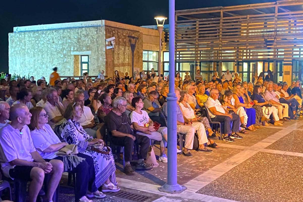 Μαγική βραδιά πολιτισμού υπό το φως της Αυγουστιάτικης Πανσελήνου, στο κατάμεστο αίθριο του Αρχαιολογικού Μουσείου Ήλιδας