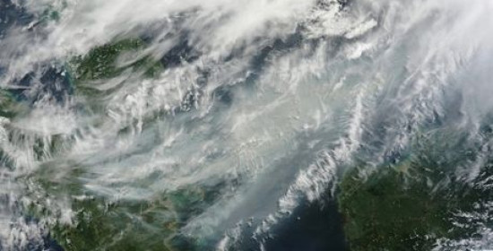 Η Ινδονησία δημιούργησε τεχνητή βροχή για την κατάσβεση πυρκαγιών
