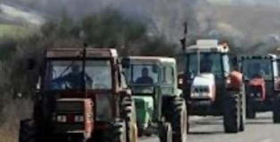 Απέκλεισαν την Εθνική οι αγρότες για μισή ώρα στον κόμβο της Κάτω Αχαΐας