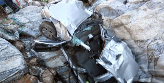 Αυτοκίνητο έπεσε σε χαράδρα 40 μέτρων στην Ξάνθη – Από θαύμα σώθηκαν οι επιβάτες